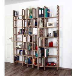 Bücherregalwand aus Holz